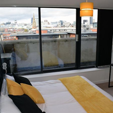 Penthouse - Amazing City Skyline Views - Balcony - Free Extra 2 Hours - Free Parking - Utilita Arena - Bullring Shopping - New St Station- Super King Size Bed Birmingham Bagian luar foto